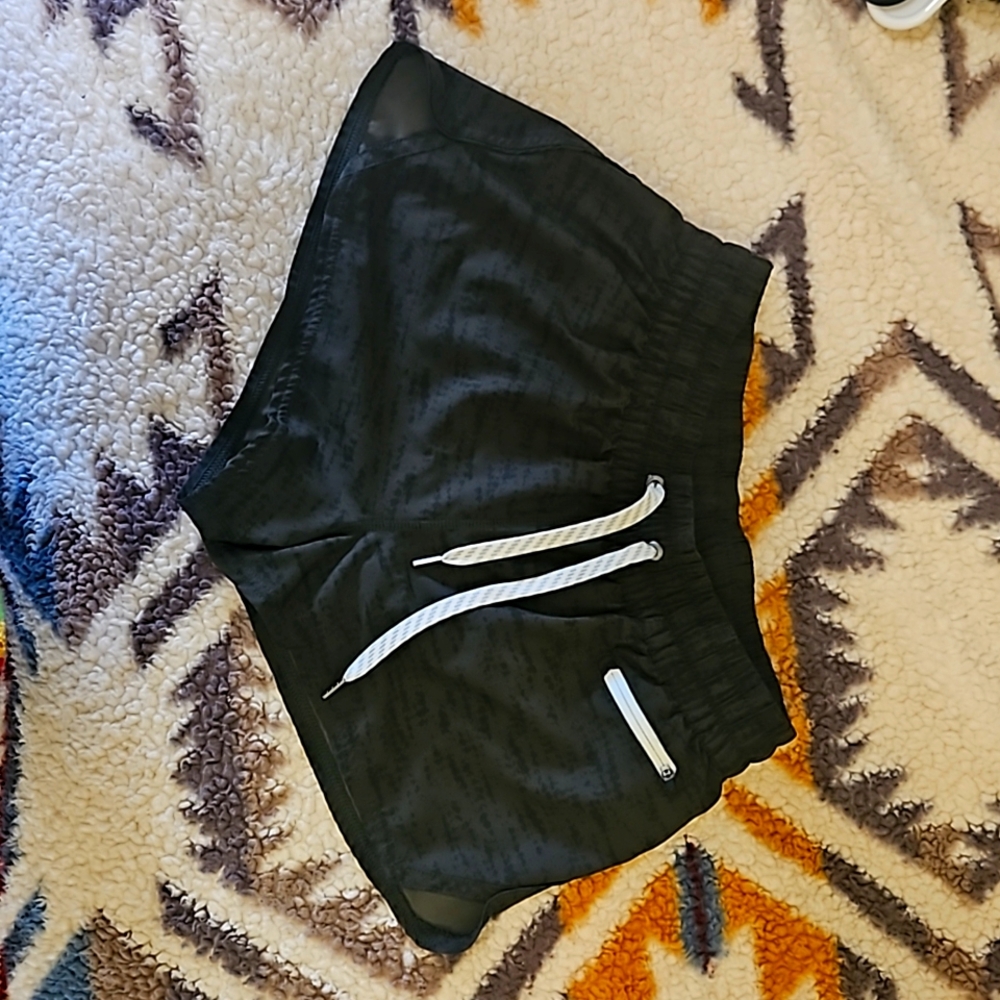 Vuori Shorts